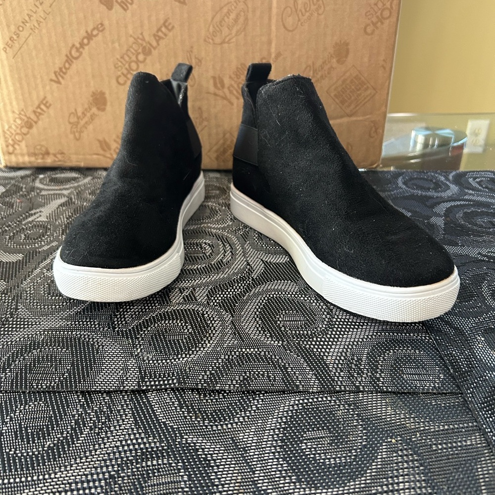 Black Women's Sneakers